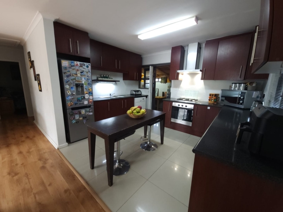 3 Bedroom Property for Sale in Loucharmante Western Cape